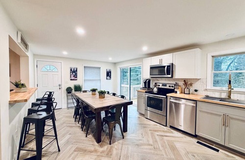 Southington House | #16 *A COZY GETAWAY* 4BED/3BATH HOME W/FIRE PIT