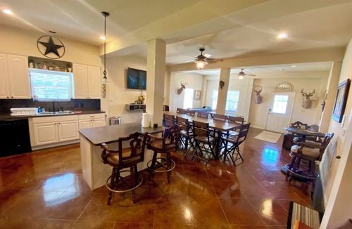 Texas Gulf Coast Region House | 16 overnight guests, 3 Boat Docks, Fishing, Swimming, Kayaking, Reunions