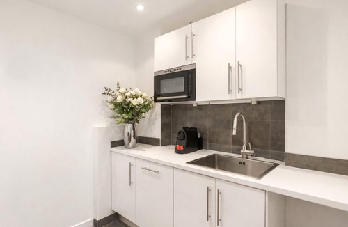 Necker Apartment | 1600 Lecourbe