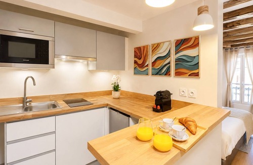 6th Arrondissement Apartment | 1619 Colombier