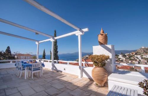 idhra Villa | 1620 Historical Stone Manor
