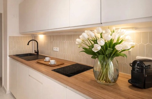 Arsenal Apartment | 1622 Saint-Paul