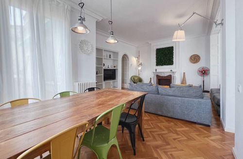 Dreta de l'Eixample Apartment | 163 m² Apartment ∙ 4 bedrooms ∙ 12 guests