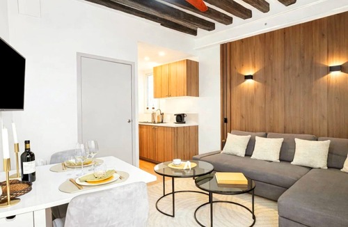 Saint-Merri Apartment | 1632 StMartin