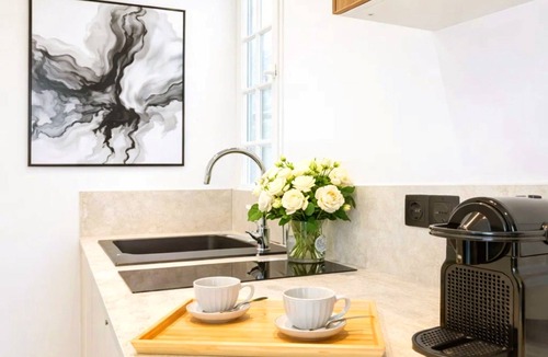 Saint-Merri Apartment | 1632 StMartin