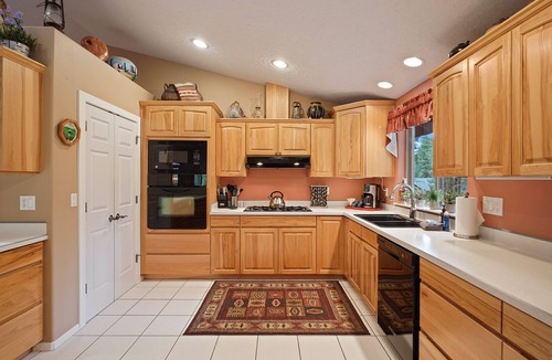 River Forest Acres House | 164 Jillian - Private, Peaceful Near Deschutes River, Hot Tub, Fenced Yard, Ping Pong, & Foosball