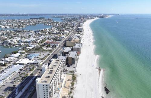 Madeira Beach House | 169-E - Madeira Beach Yacht Club