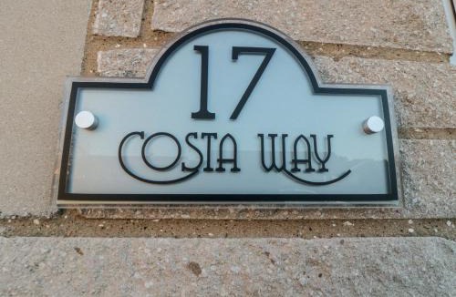 Pickering House | 17 Costa Way