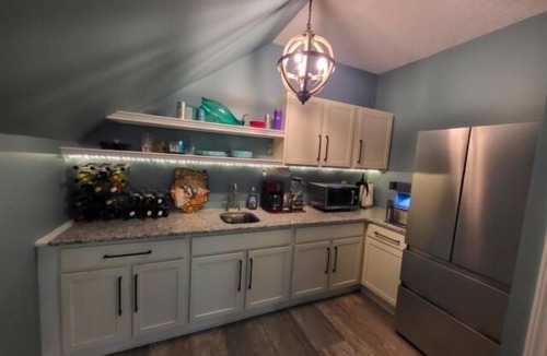Westlake Corner House | 17 ft Swim Spa, hot tub, pool table, kayaks, 3 kitchens, wifi