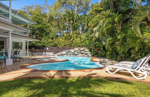 Port Douglas House | 17 Solander Boulevard - 6 Bedroom House Across From The Beach