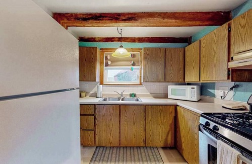 North Freedom House | 170 Year old countryside cottage with deck - Location near Devil's Lake