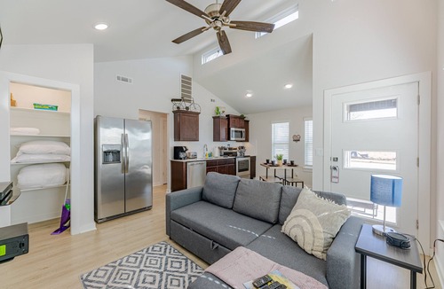 Centerton House | 175 Tiny Home near MTB Trails, Walmart HQ Sleeps 6