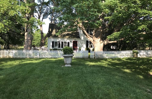 Bridgehampton House | 1770's Honeymoon Cottage