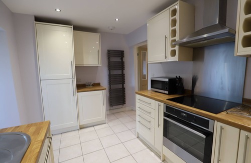 Nantgarw Cottage | 17th Century cottage with mountain views on the outskirts of Cardiff