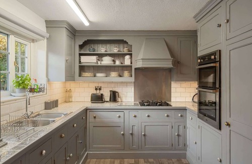 Littleham House | 17th Century Cottage in Bideford, Private Parking