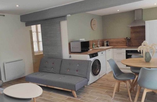 Jars House | 17th century mill with heated swimming pool near Sancerre