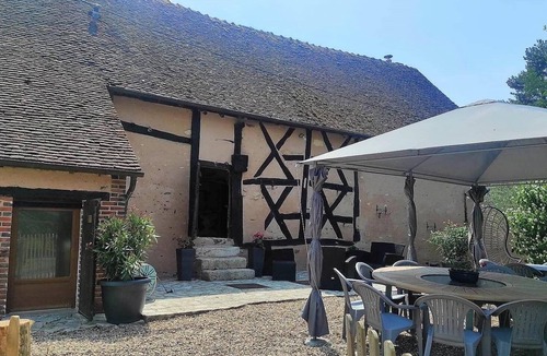 Jars House | 17th century mill with heated swimming pool near Sancerre