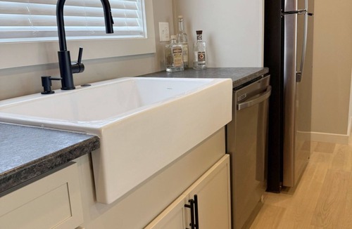 Easley House | 18 Miles to Clemson & 13 Miles to Greenville 2 Bd 2.5 Bath Bourbon Lovers Dream