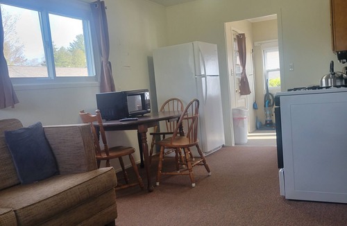 Oscoda Resort | #18 Thomas' Parkside Cottages. Sandy Beach, Lake Huron views. Downtown location.