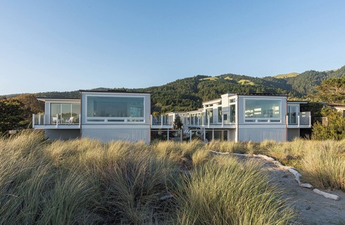 Stinson Beach House | 180-182 Seadrift Road: 9 BR, 10.5 BA House in Stinson Beach, Sleeps 24