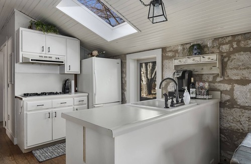 Fredericksburg House | 1800’s Home at Lost Creek/Hot Tub/Close to Downtown/Bluebonnet