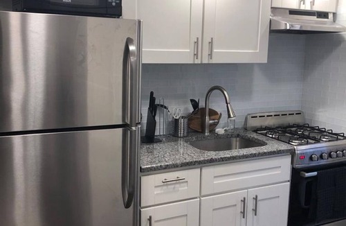 Union City Apartment | 1807 4E · Elegant 2bed Apt-20 min to Time Square/Park Avail