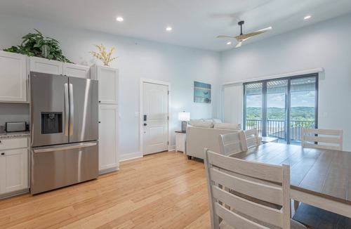 Indian Point Villa | 180° Table Rock Lake View | 2-Min to SDC | Kayaks