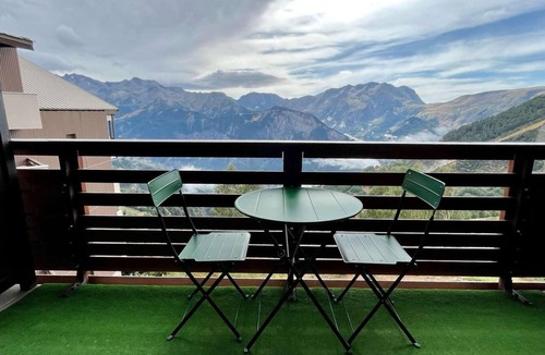 Eclose-Ouest Apartment | 180m from shops, 2nd floor, view valley, balcony, tv, 24m², Alpe d'Huez