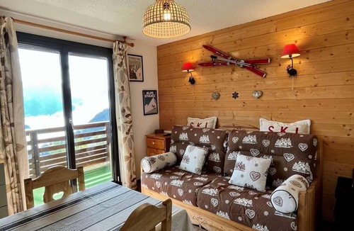 Eclose-Ouest Apartment | 180m from shops, 2nd floor, view valley, balcony, tv, 24m², Alpe d'Huez
