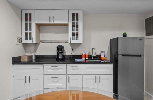 Interurban Park Apartment | 1815 Bluebell Ave