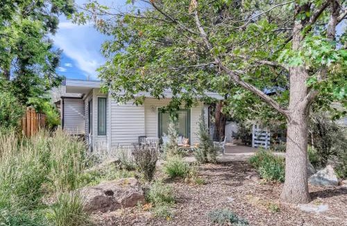 Interurban Park Apartment | 1815 Bluebell Ave