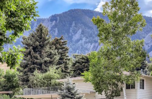 Interurban Park Apartment | 1815 Bluebell Ave
