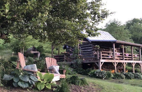 Bellevue Cabin | 1850 Rustic Cabin 20acre Prairie 3stocked ponds