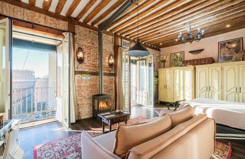 Centro Apartment | 1851: Exceptional 19th century studio in Madrid