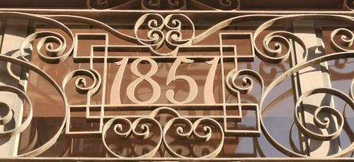 Centro Apartment | 1851: Exceptional 19th century studio in Madrid