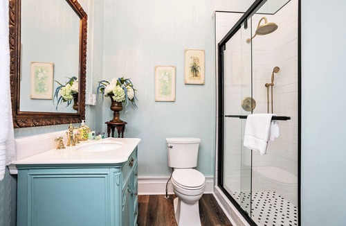Springfield Bed & Breakfast | 1851 Historic Maple Hill Manor B&B