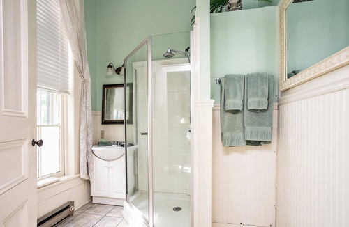 Springfield Bed & Breakfast | 1851 Historic Maple Hill Manor B&B