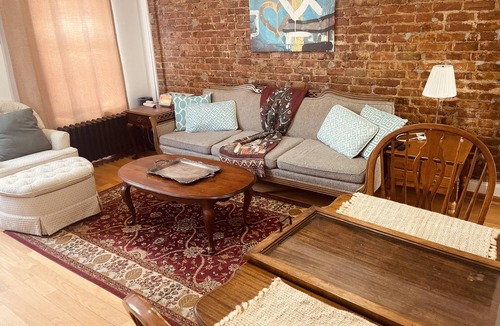 Harsimus Cove House | 1856 Historical vintage Row House Sleep 8 ppl only 5min to NYC