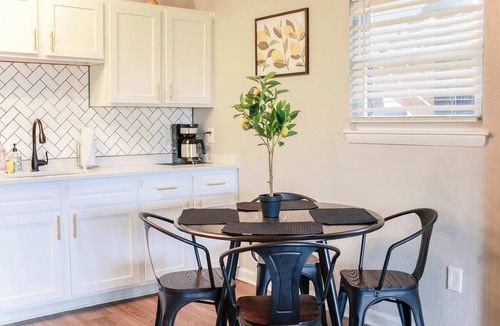 Cottage Line Apartment | 1866 EOV Dune Suite S