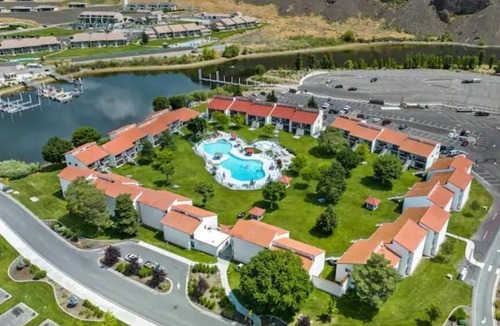 Quincy Condo | #188 Condo near large pool & shuttle to Gorge Amp-book separately