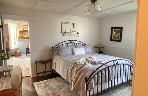 Ferndale House | 1887 large Ferndale Farmhouse with amazing views! Completely updated.