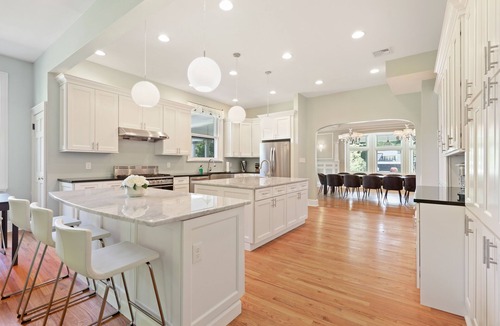 Plainfield House | 1897 MANSION 30 min to NYC Sleeps up to 26 with 12 bedrooms and 7 and 1/2 baths