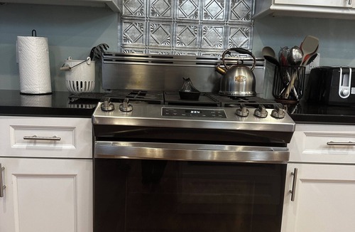 Plainfield House | 1897 MANSION 30 min to NYC Sleeps up to 26 with 12 bedrooms and 7 and 1/2 baths