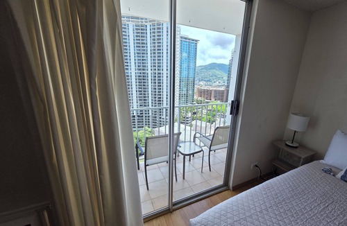 Waikiki Apartment | 18FL Charming air conditioned apartment in Waikiki with scenic view from lanai