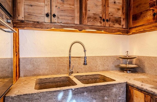 Valle di Cadore House | 18Th-Century Barn Close To Camaiore's Lake