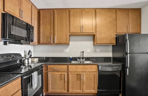 Downtown Minneapolis Apartment | 18th Floor Sky Suite| Downtown| Pool/Gym/Parking