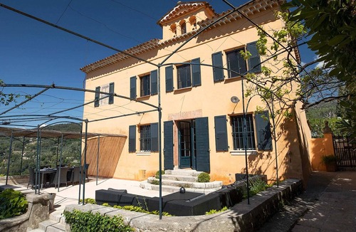 Grasse Villa | 18thC perfumer's home, heated pool & view