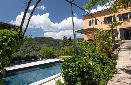 Grasse Villa | 18thC perfumer's home, heated pool & view