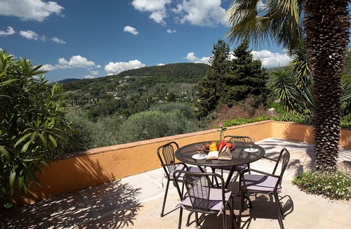 Grasse Villa | 18thC perfumer's home, heated pool & view