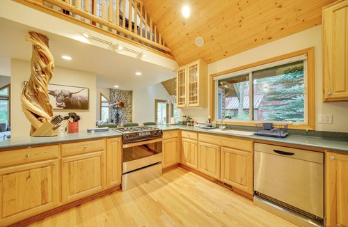 Enumclaw House | 19 Mi to Slopes at Crystal Mtn: Getaway w/Hot Tub